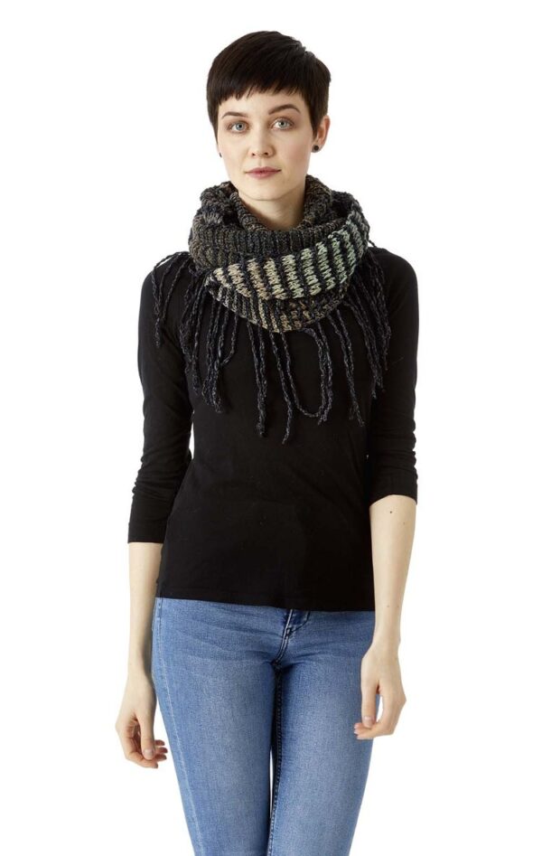 Jazz sjalmedfrynser loebemaskerfrynser haandstrik lottekjaerdesign 6a