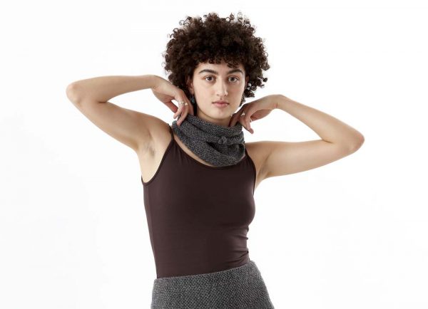 Boppinbluse sjal loevfaldsnederdel haandstrik lottekjaerdesign lille 3a
